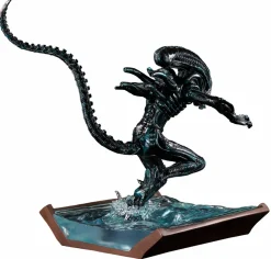 Aliens - Blue Alien Warrior Water Attack 1/6th Scale Diorama Statue