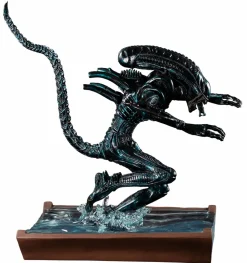Aliens - Blue Alien Warrior Water Attack 1/6th Scale Diorama Statue