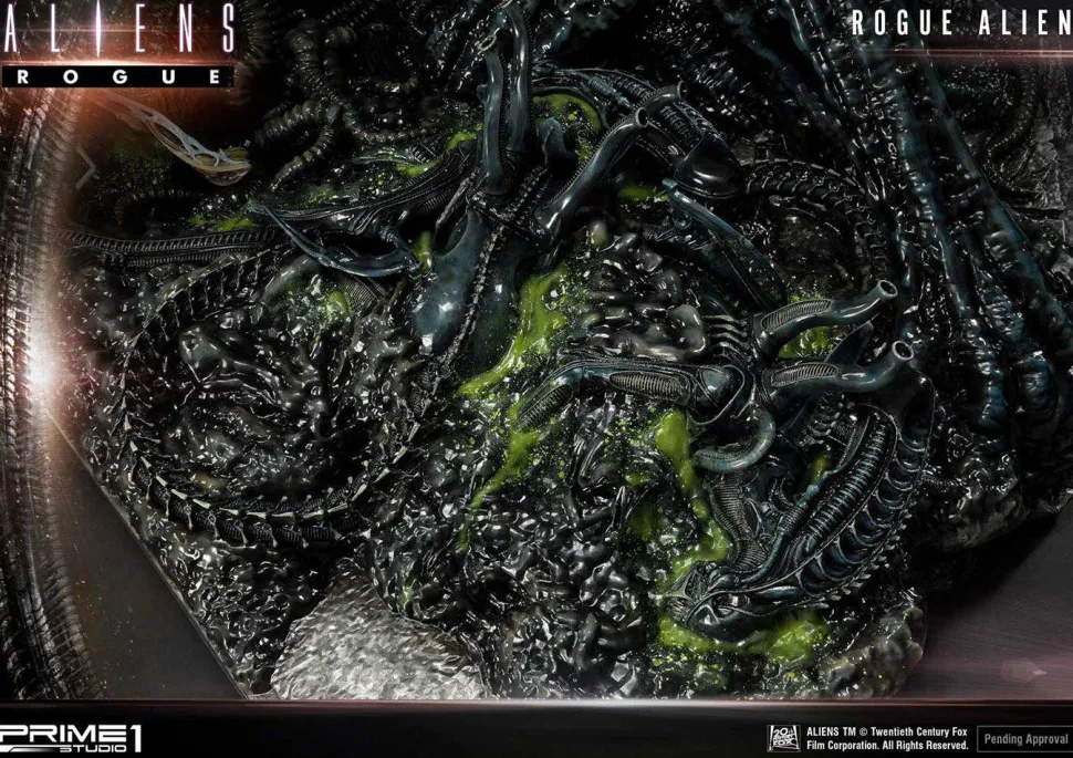 Aliens - Rogue Alien Battle 26” Diorama Statue