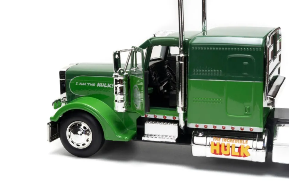 Avengers - Hulk Big Rig 1992 Peterbilt 379 1/24th Scale Die-Cast Vehicle