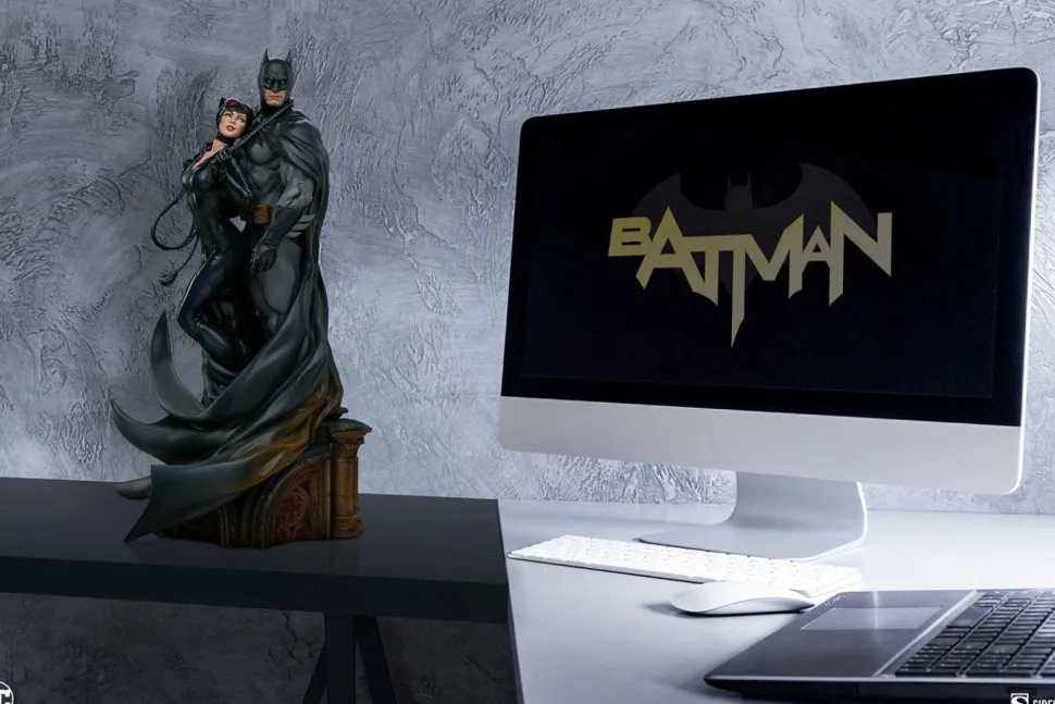 Batman - Batman & Catwoman 20” Diorama Statue