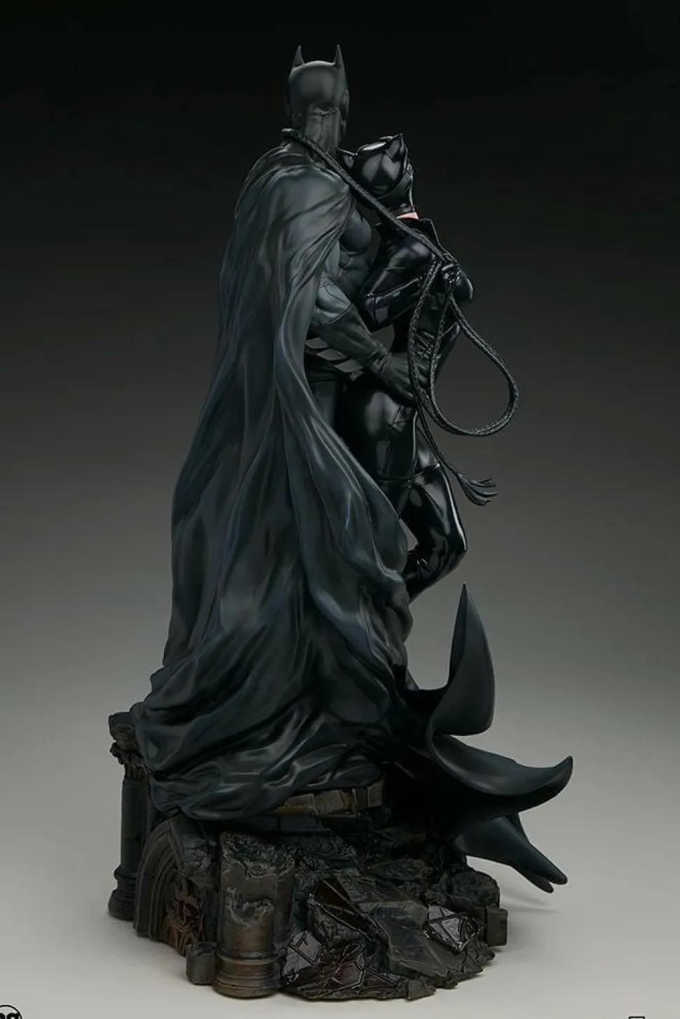 Batman - Batman & Catwoman 20” Diorama Statue