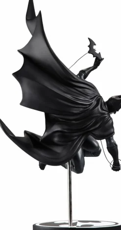 Batman - Batman by Inhyuk Lee Black & White 1/10th Scale Statue