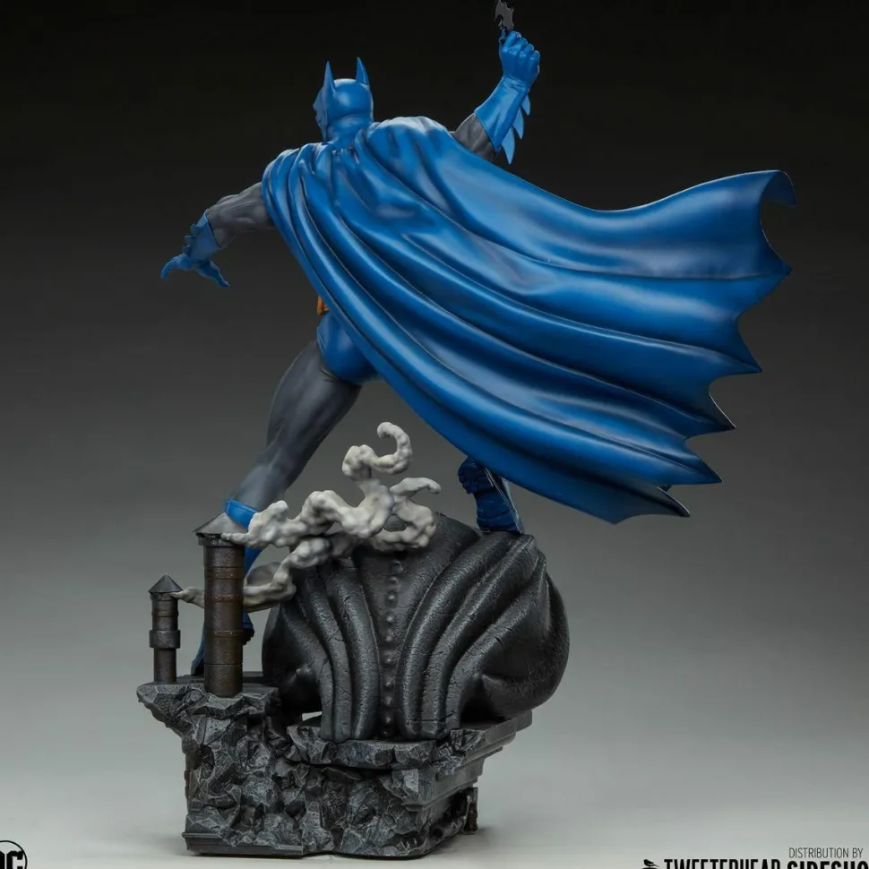 Batman - Batman (Retro Edition) 1/6th Scale Maquette Statue