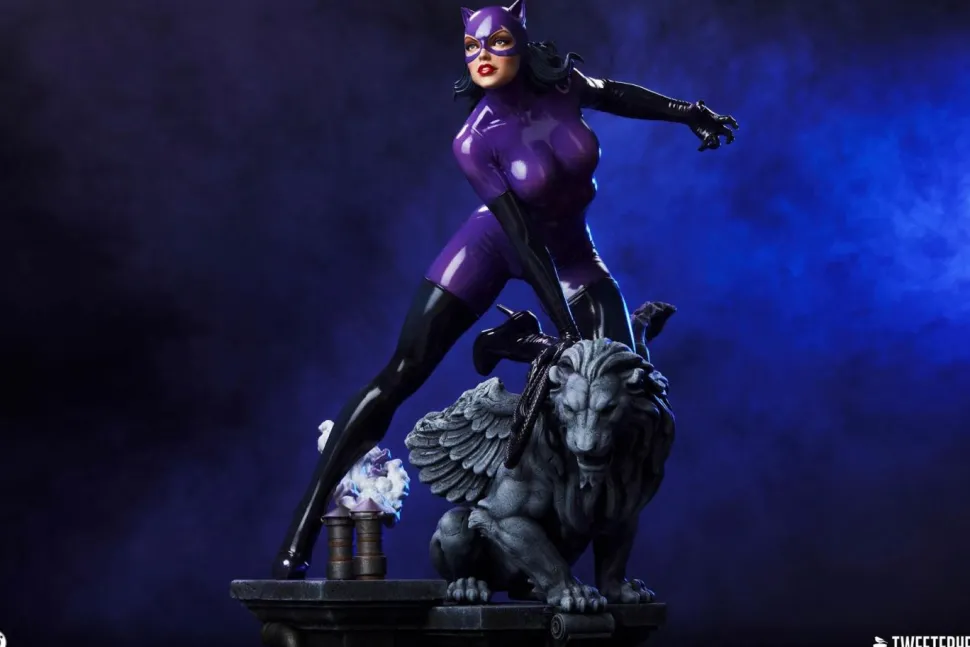 Batman - Catwoman (Purple Edition) 1/4 Scale Maquette Statue