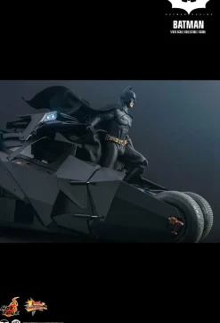 Batman Begins - Batman 1/6th Scale Hot Toys Action Figure