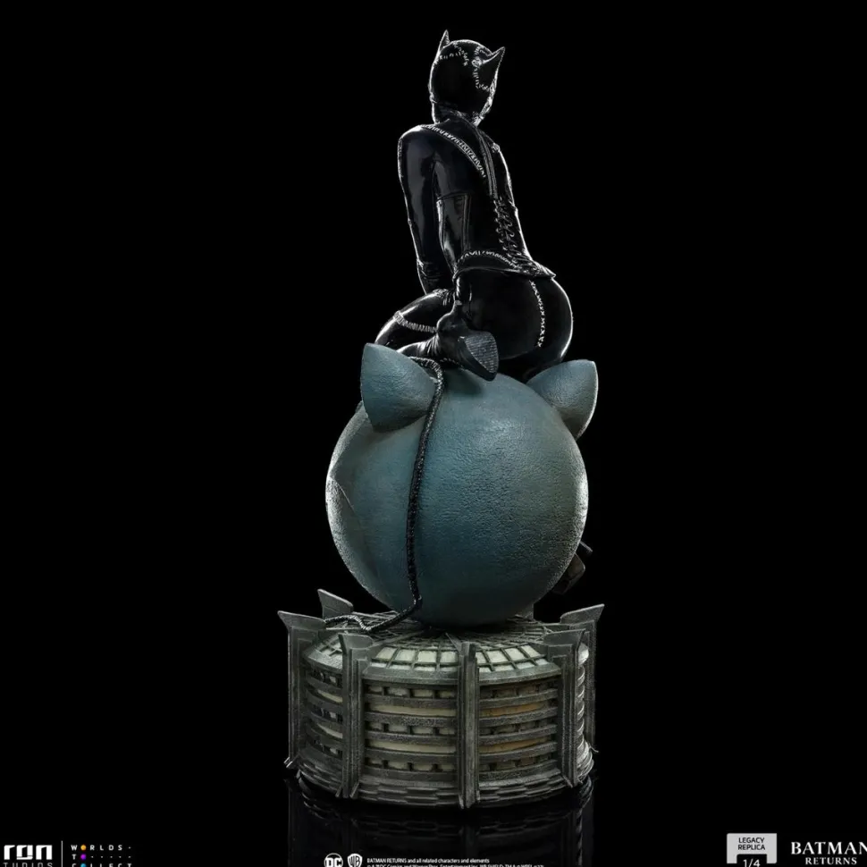 Batman Returns - Catwoman 1/4th Scale Legacy Statue