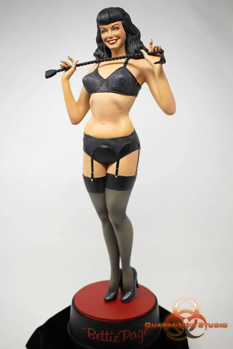 Bettie Page - Bettie Page 17" Statue