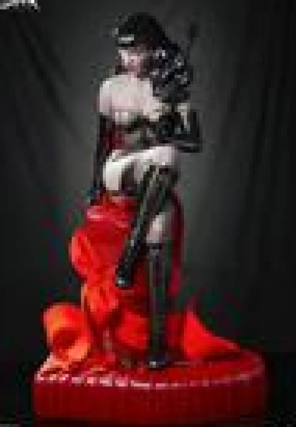 Bettie Page - Love Hurts 17" Statue