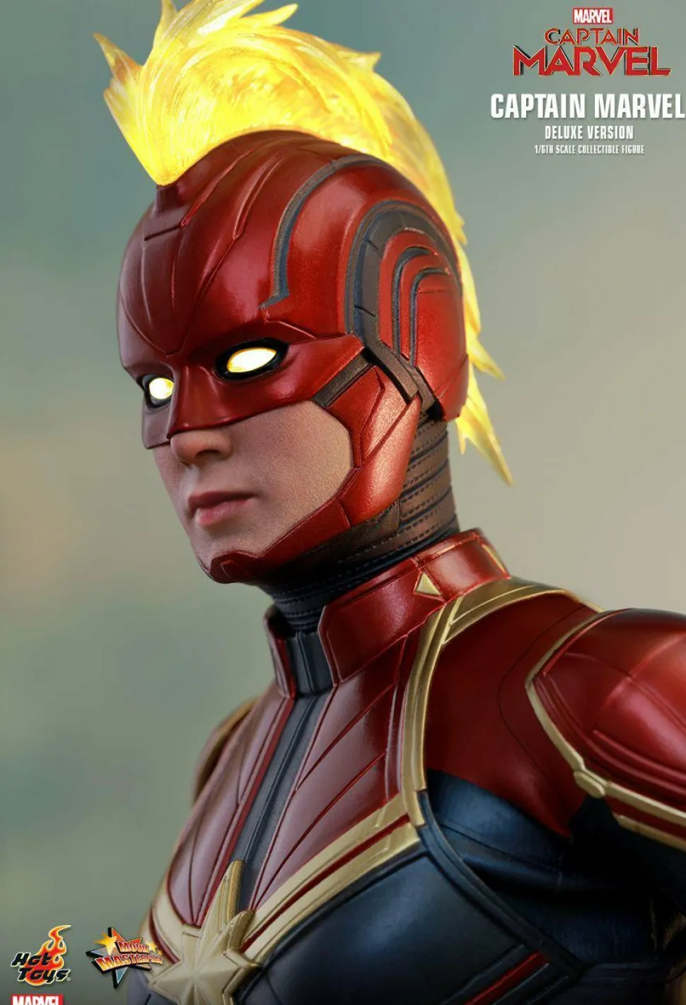 Captain Marvel (2019) - Captain Marvel Deluxe 1/6th Scale Hot Toys Action Figure (Int Sales Only)