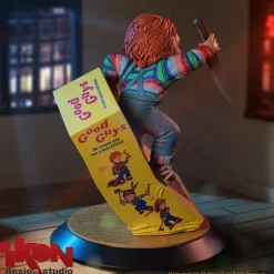 Child’s Play (1988) - Chucky Breakout 9” PVC Diorama Statue