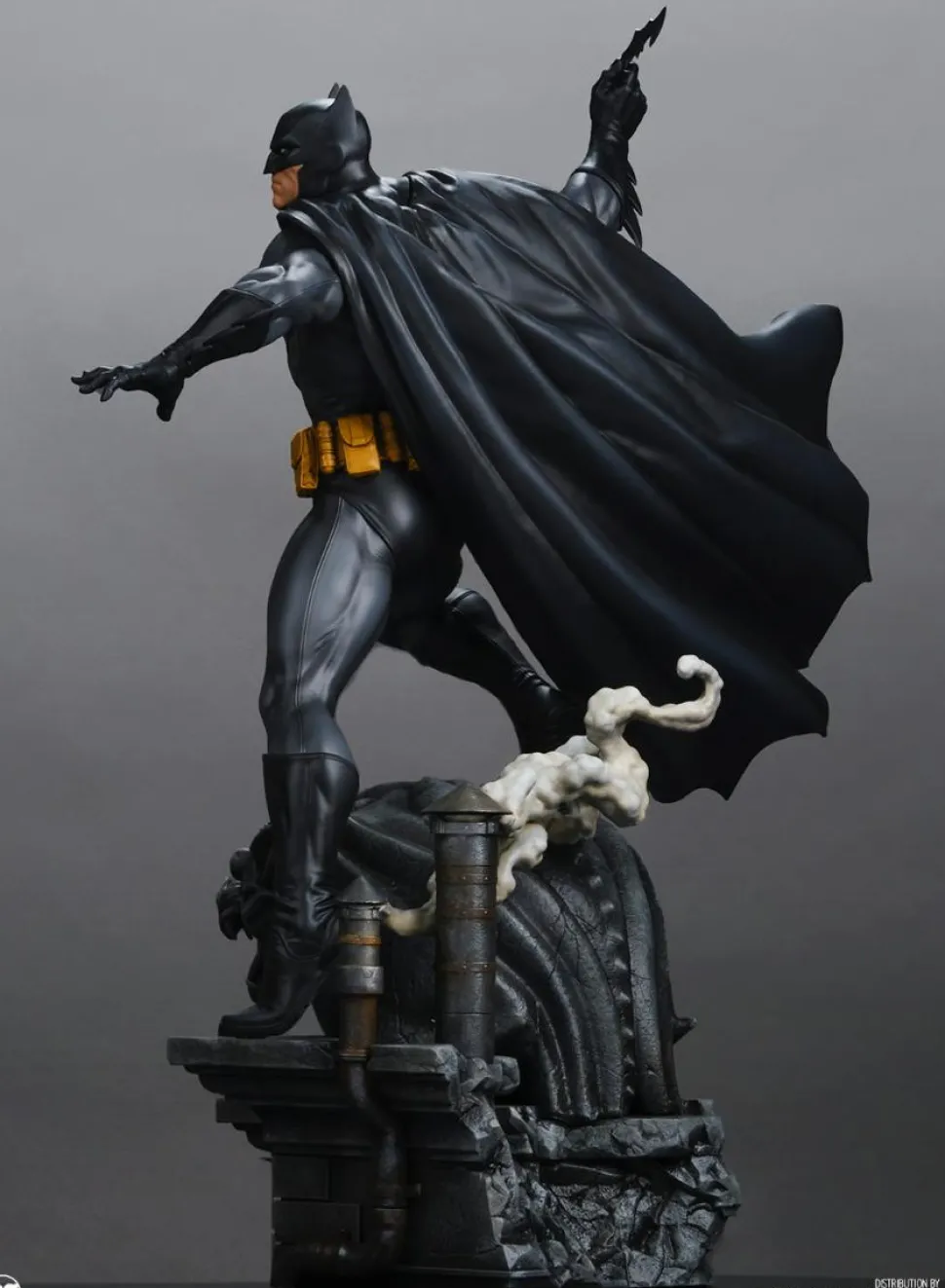 DC Comics - Batman (Black & Grey Edition) 1/6th Scale Maquette Statue