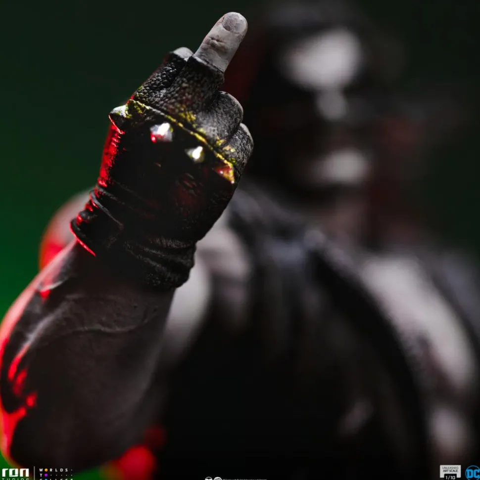 DC Comics - Lobo Unleashed 1/10th Scale Statue