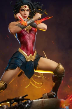DC Comics - Wonder Woman Saving the Day Premium Format Statue