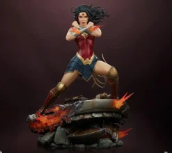 DC Comics - Wonder Woman Saving the Day Premium Format Statue