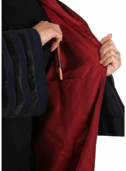 Fantastic Beasts 2: The Crimes of Grindelwald - Gryffindor Vintage Hogwarts Robe Adult Costume Replica (One Size Fits Most)