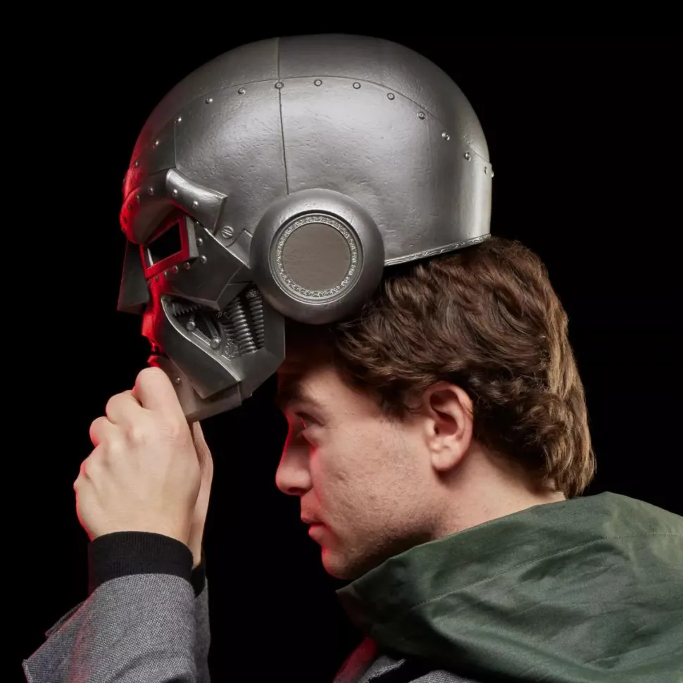 Fantastic Four - Doctor Doom Premium Roleplay Helmet Marvel Legends 1:1 Scale Life-Size Prop Replica