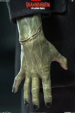 Frankenstein (1931) - The Monster Deluxe 1/6th Scale Action Figure