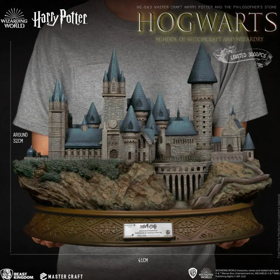 Harry Potter - Hogwarts School of Witchcraft and Wizardry Master Craft 16" Statue