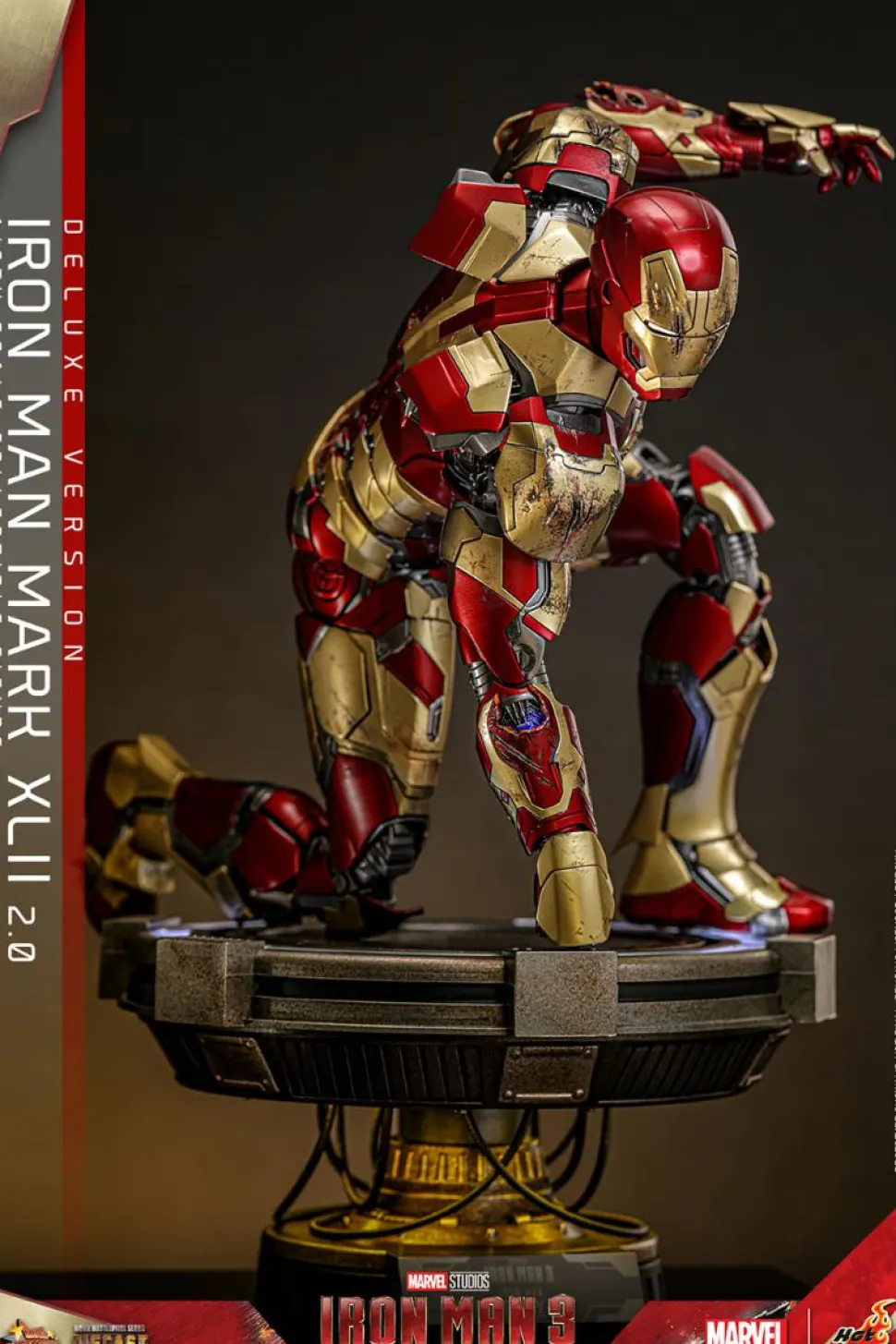Iron Man 3 - Iron Man Mark XLII 42 (2.0) Deluxe 1/6th Scale Hot Toys Action Figure