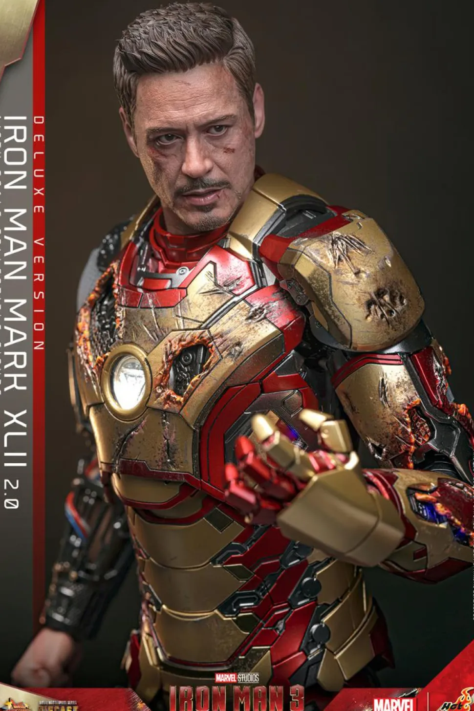 Iron Man 3 - Iron Man Mark XLII 42 (2.0) Deluxe 1/6th Scale Hot Toys Action Figure