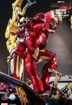 Iron Man 2 - Iron Man Mark IV with Suit-Up Gantry Deluxe 1/4 Scale Hot Toys Action Figure Set