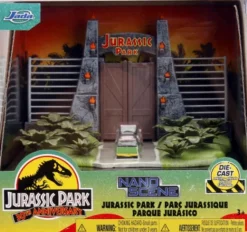 Jurassic Park - Jurassic Park Gate with Jeep Wrangler & Ford Explorer Nano Hollywood Rides Nano Scene 1.65" Scale Die-Cast Playset