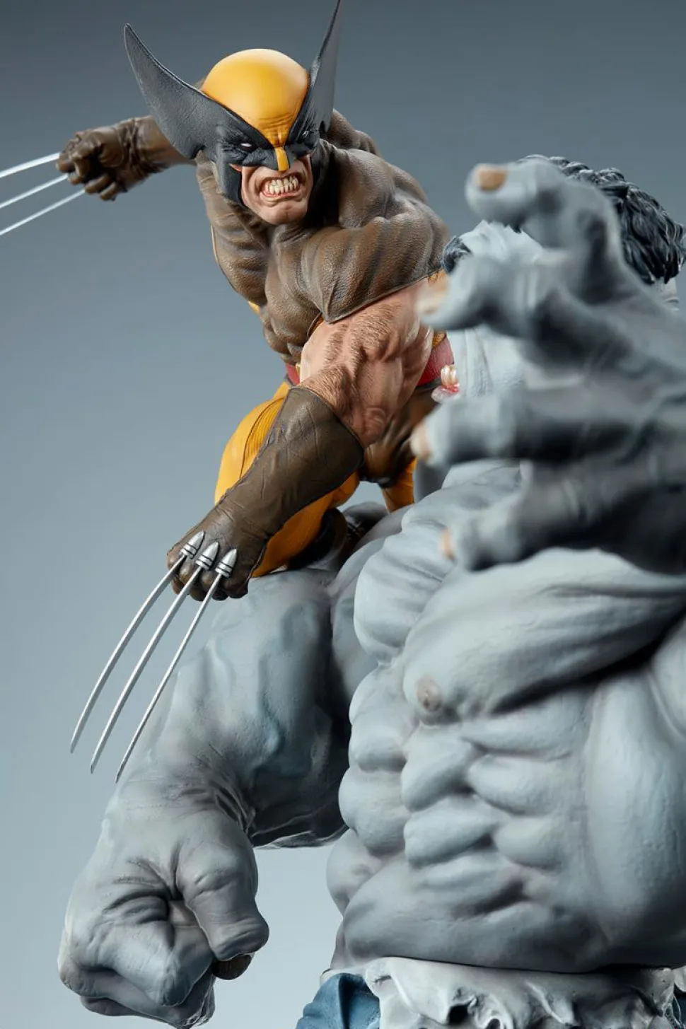 Marvel - Grey Hulk vs. Wolverine 23" Maquette Statue