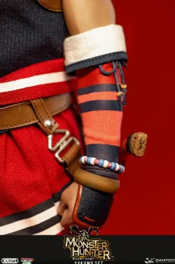Monster Hunter - Male Hunter Yukumo Armour 1/6th Scale Action Figure