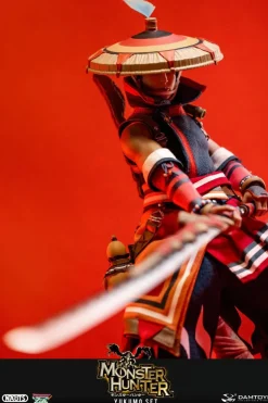 Monster Hunter - Male Hunter Yukumo Armour 1/6th Scale Action Figure