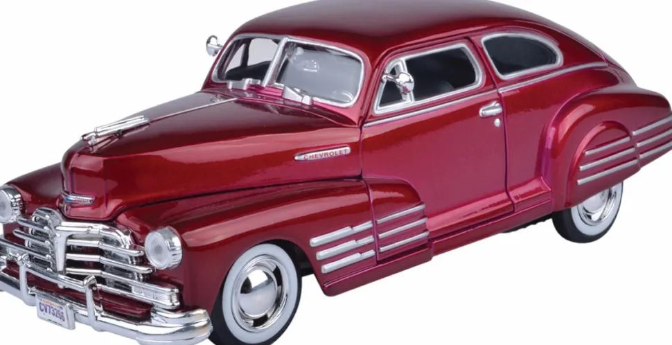 Motormax - Red 1948 Chevy Aerosedan Fleetline Timeless Legends Collection 1/24th Scale Die-Cast Vehicle Replica