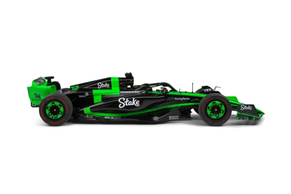 Solido Cars - Valtteri Bottas' Kick Sauber C44 Formula 1 Racing Car (Japan Grand Prix) 1/18th Scale Die-Cast Vehicle Replica