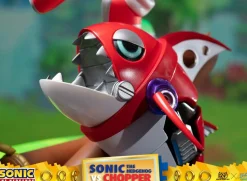 Sonic the Hedgehog - Sonic the Hedgehog vs Chopper 11” Diorama Statue