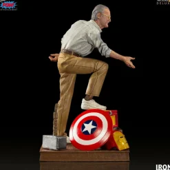Stan Lee - Stan Lee Deluxe 1/10th Scale Statue