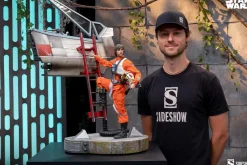 Star Wars - Luke Skywalker & X-Wing: Red Five, Standing By Premium Format Statue