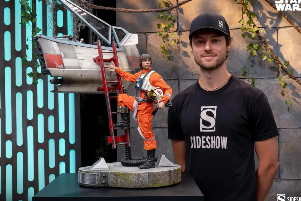 Star Wars - Luke Skywalker & X-Wing: Red Five, Standing By Premium Format Statue