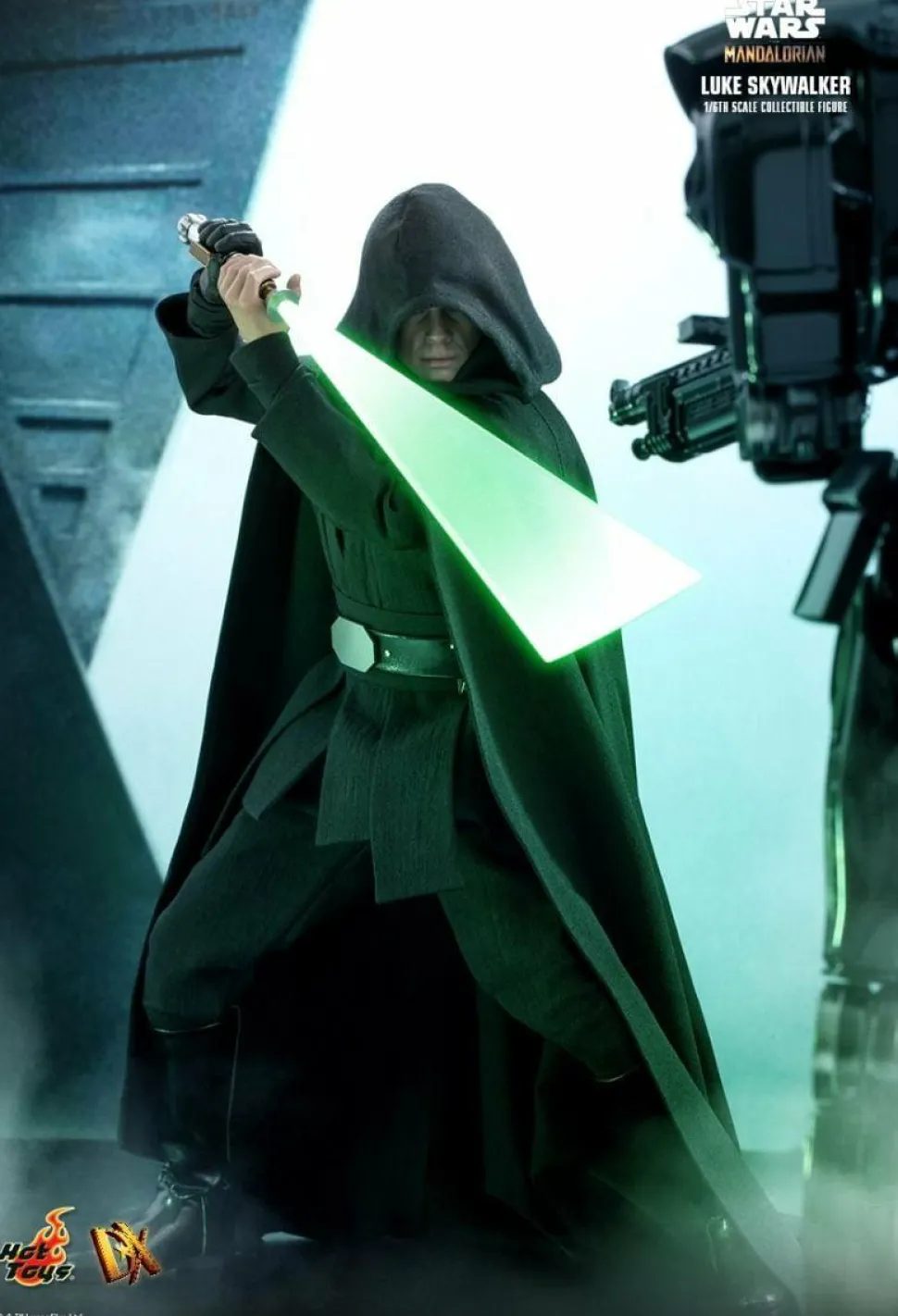 Star Wars: The Mandalorian - Luke Skywalker 1/6th Scale Hot Toys Action Figure