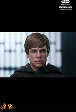 Star Wars: The Mandalorian - Luke Skywalker 1/6th Scale Hot Toys Action Figure
