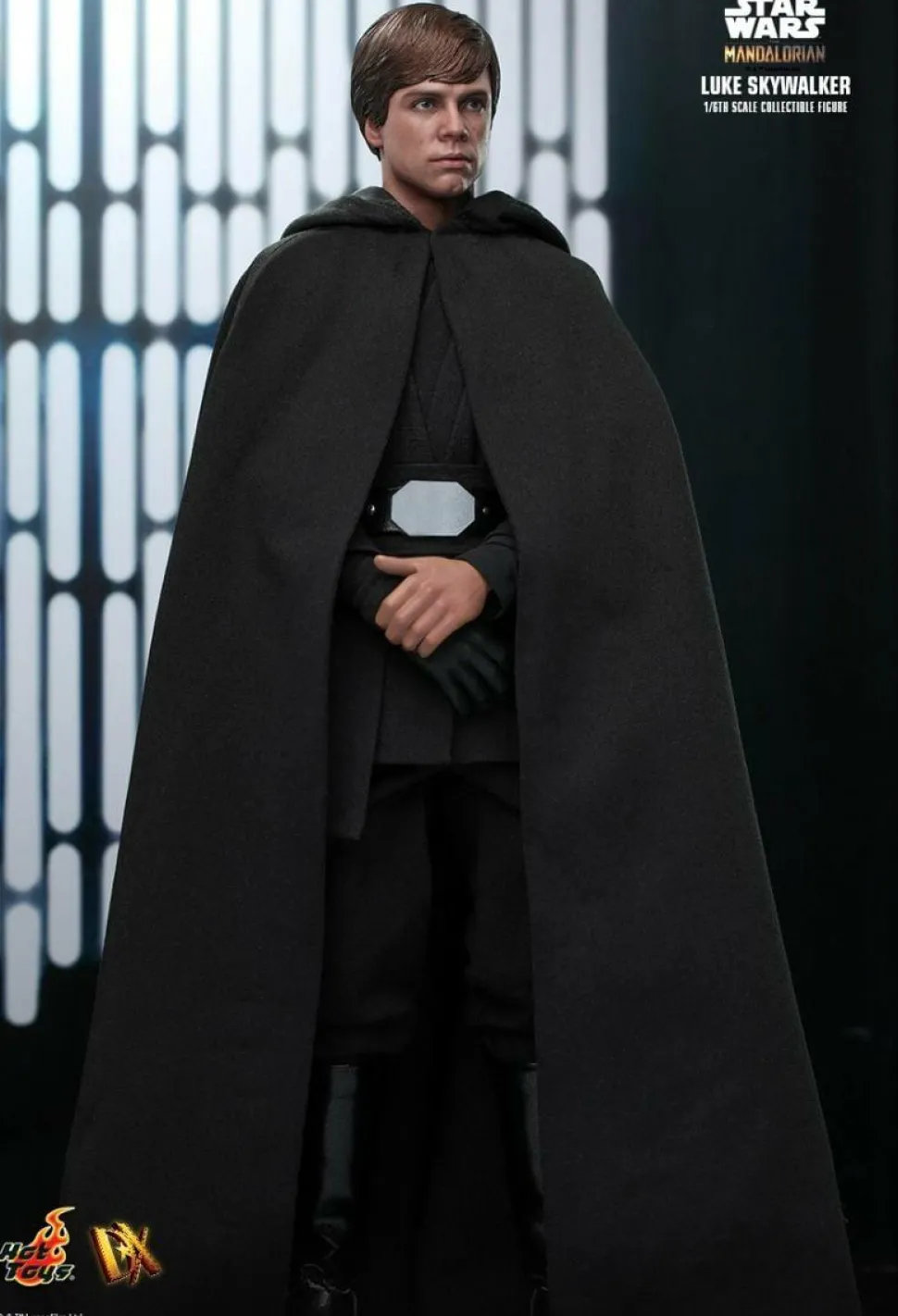 Star Wars: The Mandalorian - Luke Skywalker 1/6th Scale Hot Toys Action Figure