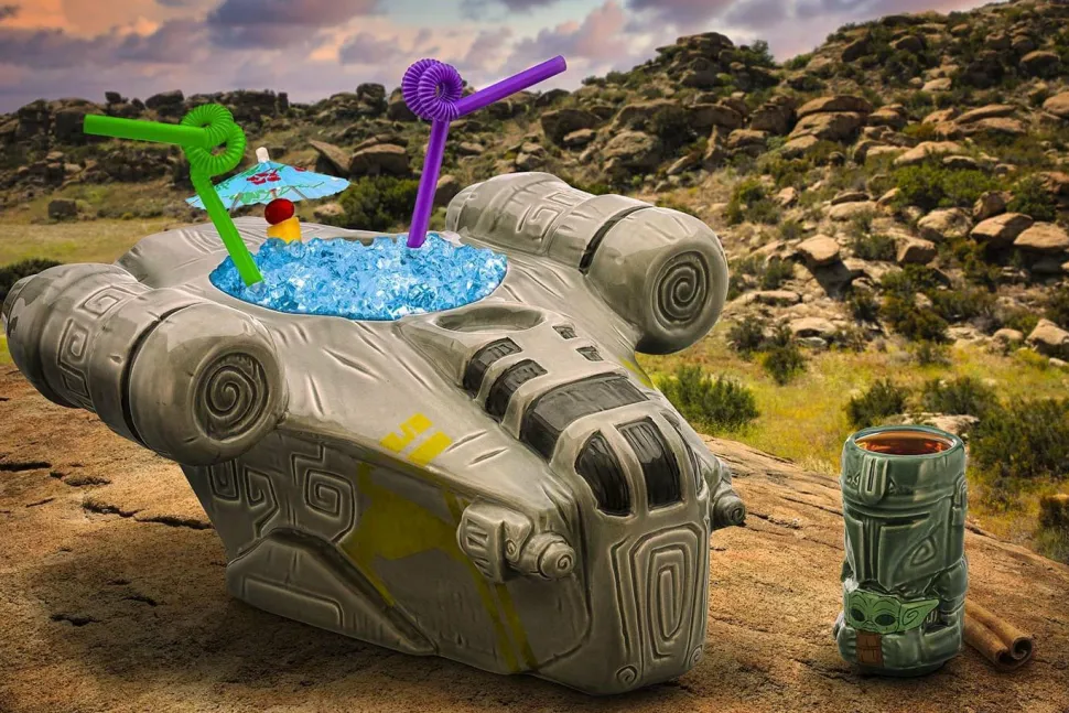 Star Wars: The Mandalorian - The Mandalorian with Grogu and Razor Crest Geeki Tikis Ceramic Punch Bowl Set