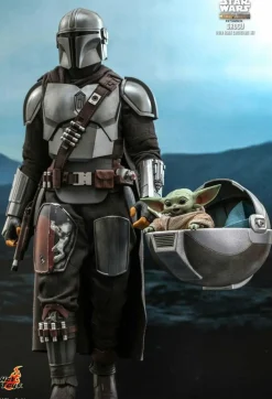Star Wars: The Mandalorian - Grogu 1/6th Scale Hot Toys Action Figure Set