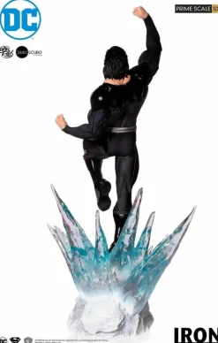 Superman - Black Suit Superman 1/3 Scale Statue by Ivan Reis