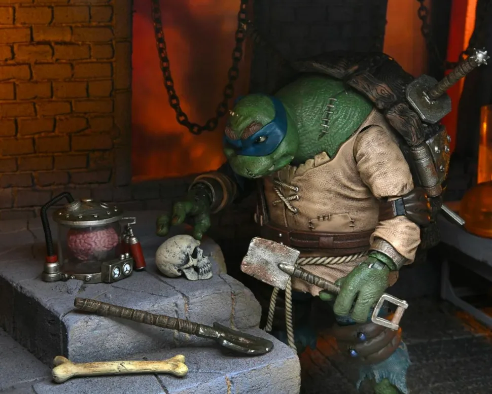 Teenage Mutant Ninja Turtles x Universal Monsters - Leonardo as the Hunchback Ultimate 7" Scale Action Figure