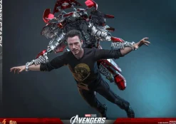 The Avengers - Tony Stark with Mark VII Suit 1/6th Scale Hot Toys Action Figure