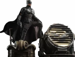 The Batman (2022) - Batman & Bat-Signal 1/6th Scale Hot Toys Action Figure Set