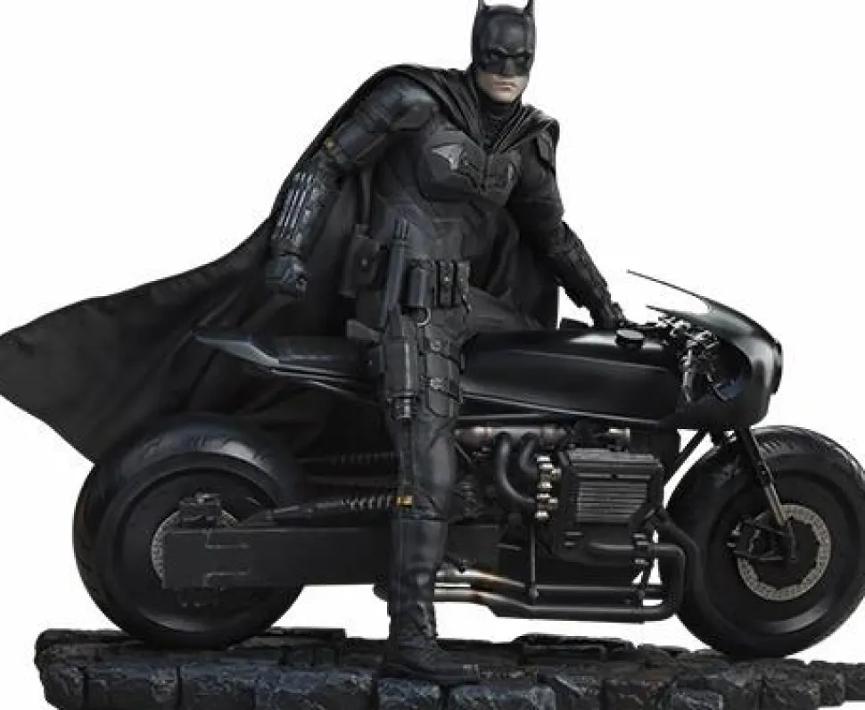 The Batman (2022) - Batman 19" Premium Format Statue