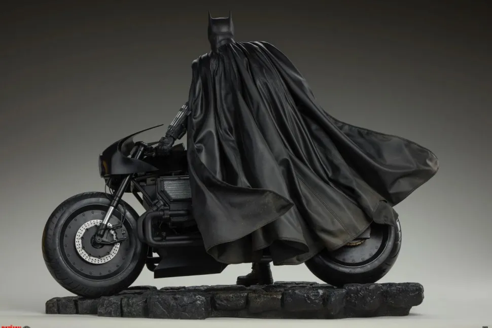 The Batman (2022) - Batman 19" Premium Format Statue