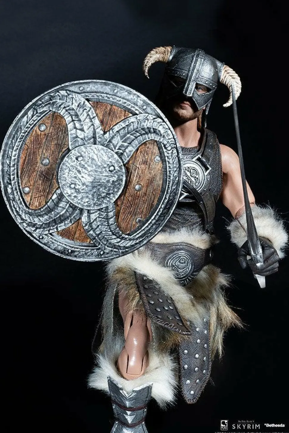 The Elder Scrolls V: Skyrim - Dragonborn Deluxe 1/6th Scale Action Figure