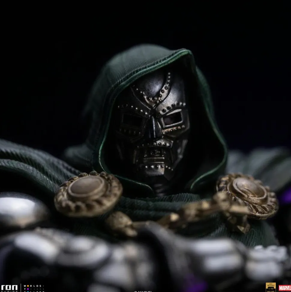 The Infinity Gauntlet - Doctor Doom Deluxe Edition 1/10th Scale Statue