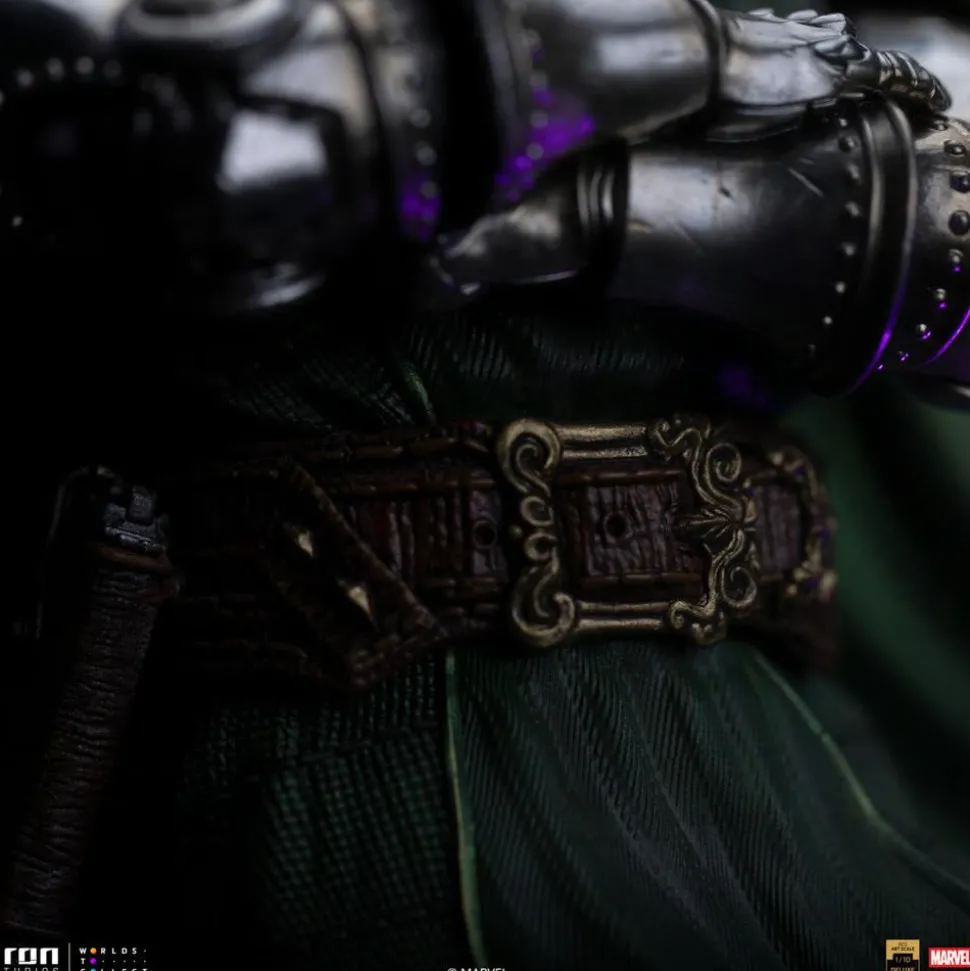 The Infinity Gauntlet - Doctor Doom Deluxe Edition 1/10th Scale Statue